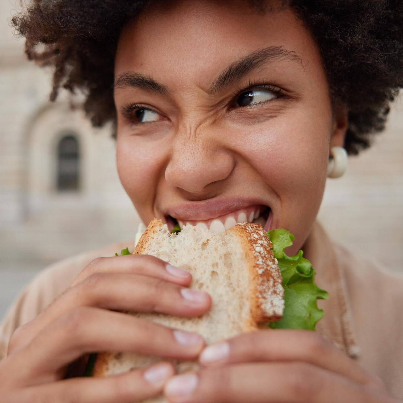 invisalign eating