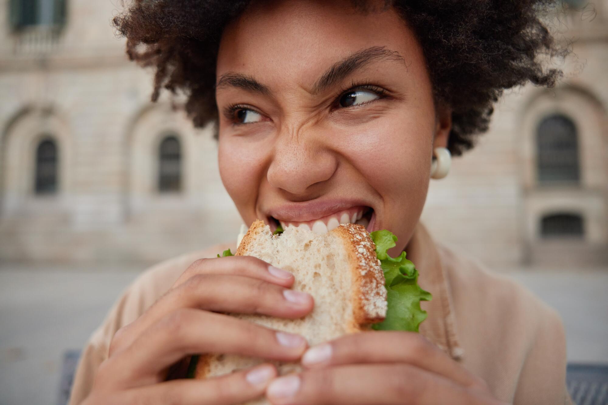 invisalign eating